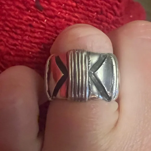 Sterling silver wide band ring. Size 7. - Picture 2 of 7